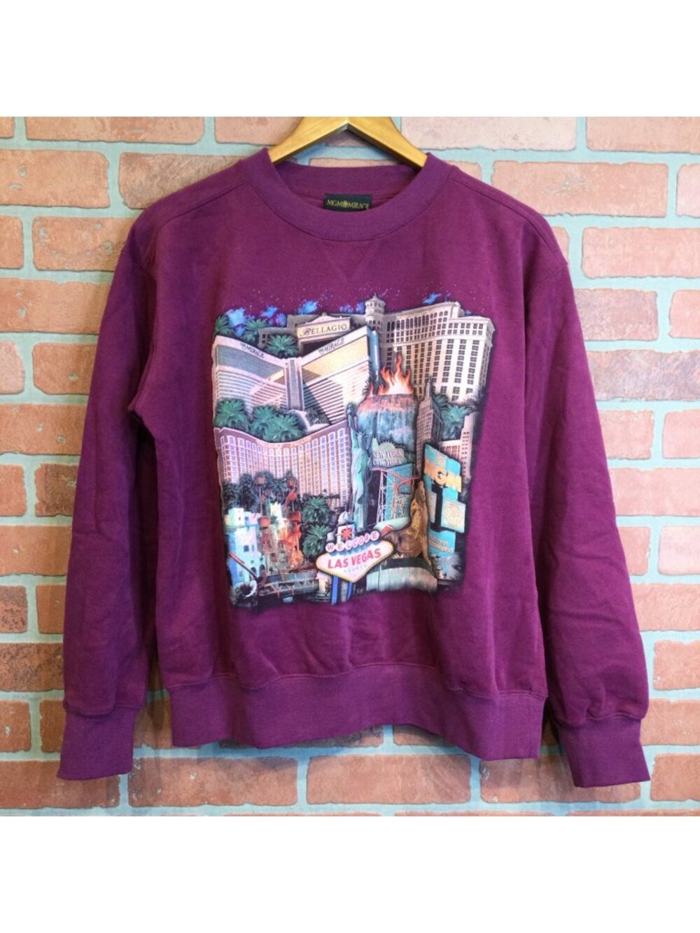 Vintage MGM Mirage Las Vegas Graphic Sweatshirt Purple Size M USA